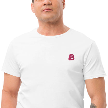 Mann trägt Herren-T-Shirt aus Premium-Baumwolle N°1 in Weiß mit Logo, klassischer Schnitt, für elegantes und lässiges Outfit. 100% Baumwolle.