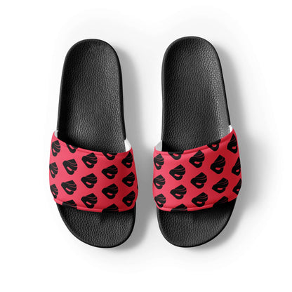 Herren-Schlappen N°2 with red and black lip design, featuring a padded faux leather strap and a textured footbed, ideal for summer wear.