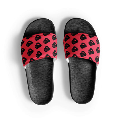 Herren-Schlappen N°2 with red upper strap featuring black lips pattern, designed for comfort with contoured footbed and lightweight sole.