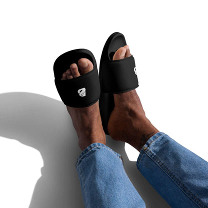 Person wearing Herren-Schlappen N°1 with padded strap and textured footbed in black, perfect for summer casual outfits.
