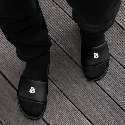 Top view of person wearing Herren-Schlappen N°1 on a wooden deck, showcasing the cushioned strap and contoured footbed for summer comfort.