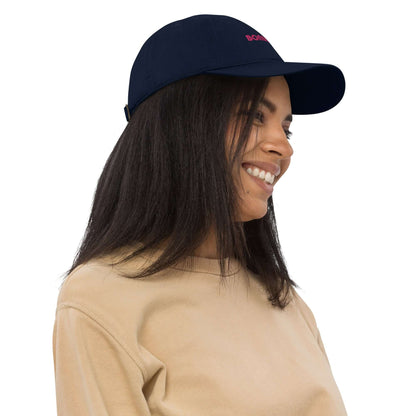 Person wearing Bio-Dad Hat N°0 made from 100% organic cotton, showcasing eco-friendly fashion in a stylish and sustainable way.