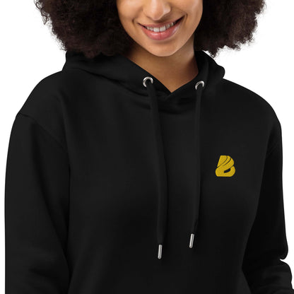 Hochwertiger Öko Kapuzenpullover N°5 in Schwarz mit gelbem Logo, aus Bio- und recycelten Materialien, zeigt Vorderansicht mit Kapuze.