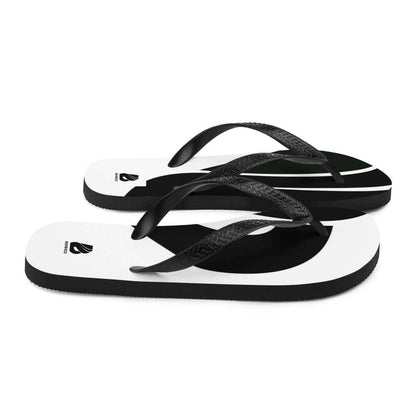Stylish Flip-Flops N°4 with black straps and durable rubber sole, perfect for summer adventures.