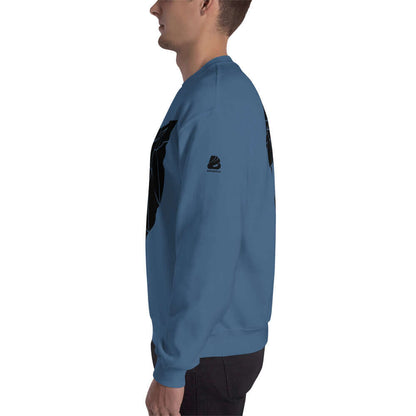 Side view of model wearing Unisex-Pullover N°0, showing blue color and classic fit with sporty ribbed collar and cuffs.
