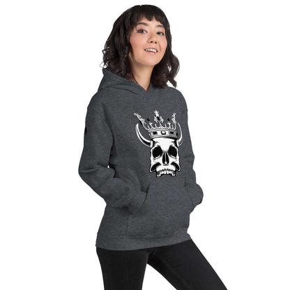 Woman wearing Unisex-Kapuzenpullover N°1 with skull and crown design, perfect for cozy, stylish evenings.