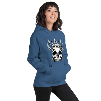 Woman wearing Unisex-Kapuzenpullover N°1 in navy with a stylish skull and crown design, perfect for cool evenings and cozy comfort.