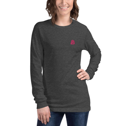 Person wearing Langärmeliges Unisex-T-Shirt N°0 in dark gray, styled casually with jeans for versatile fashion.