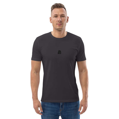 Unisex-Bio-Baumwoll-T-Shirt N°0 in dark color, modeled by individual, showcasing the eco-friendly and comfortable medium-fit design.