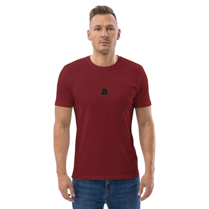 Unisex-Bio-Baumwoll-T-Shirt N°0 in red, made from 100% organic cotton, featuring medium fit with ribbed crew neck displayed on male model.