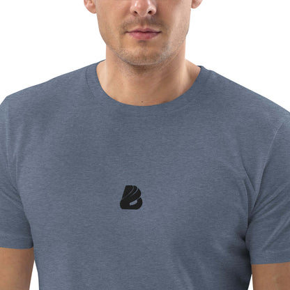 Model wearing Unisex-Bio-Baumwoll-T-Shirt N°0 in blue, made from organic cotton, showcasing quality and comfort.