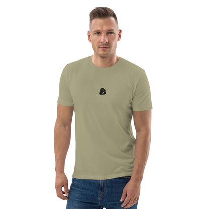 Model wearing green Unisex-Bio-Baumwoll-T-Shirt N°0 made from 100% organic cotton, featuring a medium-fit and ribbed collar.