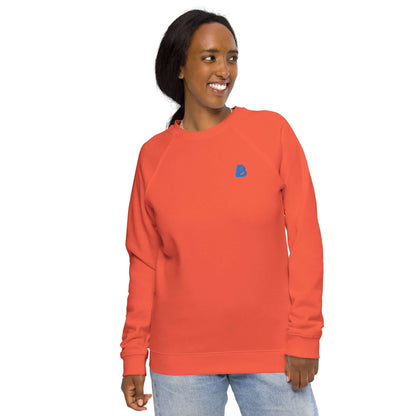 Woman wearing Unisex Bio-Raglan-Pullover N°1 in vibrant red with soft fleece lining for comfort and style
