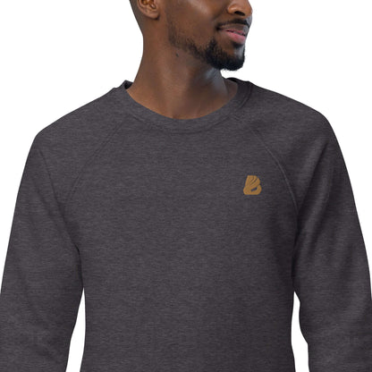 Model wearing Unisex Bio-Raglan-Pullover N°0, a stylish organic cotton sweatshirt with brushed fleece lining for comfort and style.