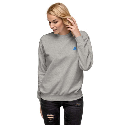 Model wearing Unisex-Premium-Pullover N°0 with ribbed crew neck, long sleeves, and comfortable fit, showcasing modern streetwear style.