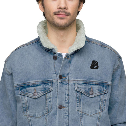 Person wearing Unisex Sherpa Jeansjacke N°2, blue denim with sherpa lining.