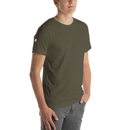 Model wearing olive green Unisex-T-Shirt N°0, soft and lightweight, 100% cotton.