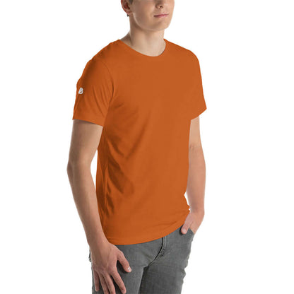 Man wearing Unisex-T-Shirt N°0 in orange; soft, lightweight with perfect elasticity; ideal for everyday comfort and style.
