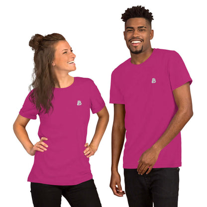 Kurzärmeliges Unisex-T-Shirt N°1 in Heather Pink worn by two models, showcasing its soft and stretchy fabric.