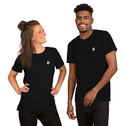 Kurzärmeliges Unisex-T-Shirt N°4 in black, worn by two people, showcasing its soft, lightweight fabric with perfect elasticity and comfort.