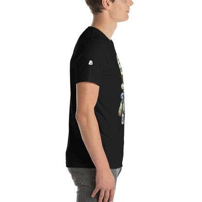 Kurzärmeliges Unisex-T-Shirt N°2 in black, side view of model showcasing fit and comfort.