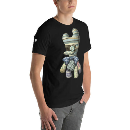 Person wearing Kurzärmeliges Unisex-T-Shirt N°2 featuring colorful graphic print, showcasing softness and comfort.