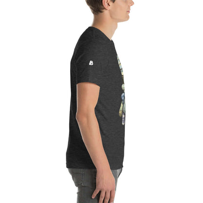 Person wearing a Kurzärmeliges Unisex-T-Shirt N°2 in heather color, side profile view.