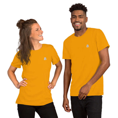Models wearing Kurzärmeliges Unisex-T-Shirt N°1 in vibrant yellow, showcasing the soft and flexible cotton design, perfect for all.