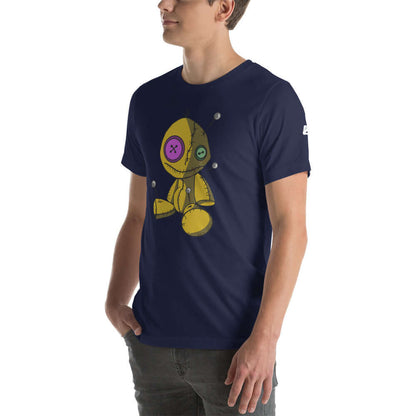Model wearing Kurzärmeliges Unisex-T-Shirt N°3, navy blue with graphic print, made of soft, lightweight cotton blend.