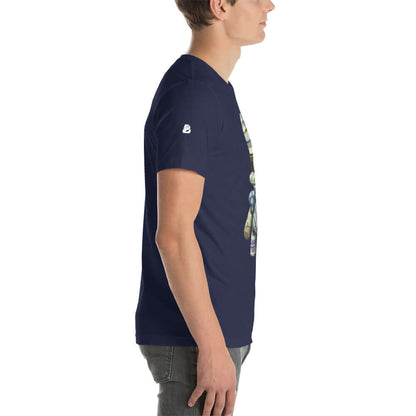 Side view of a model wearing Kurzärmeliges Unisex-T-Shirt N°2 in navy blue, showcasing soft and lightweight fabric.