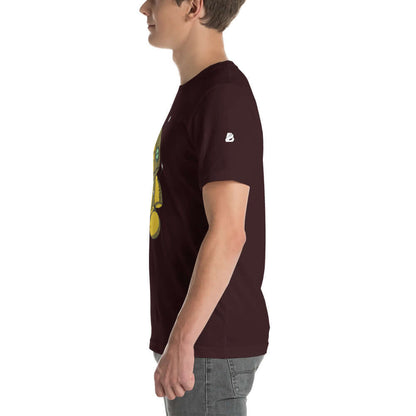 Side view of model wearing Kurzärmeliges Unisex-T-Shirt N°3 in dark color